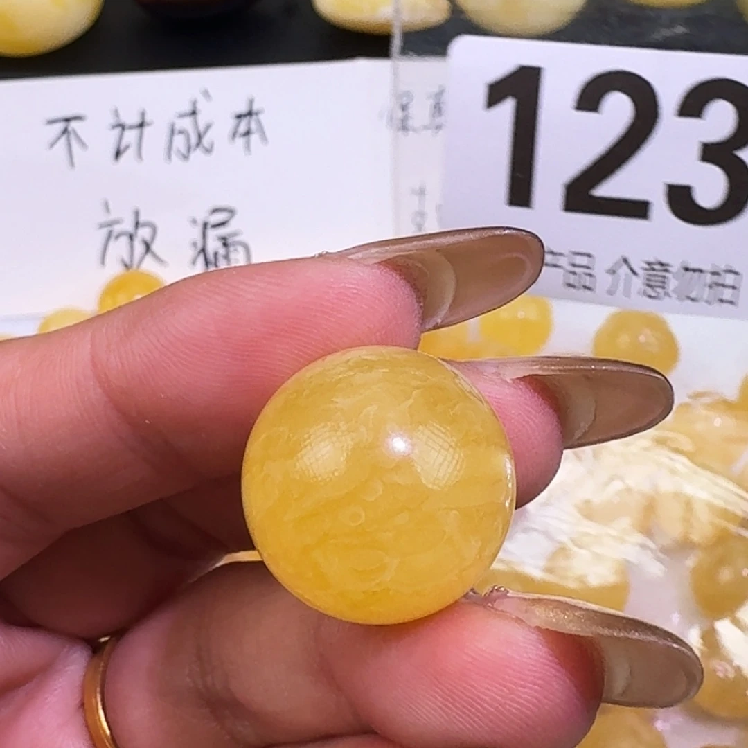 雅***叔琥珀未镶嵌裸石19.3微瑕