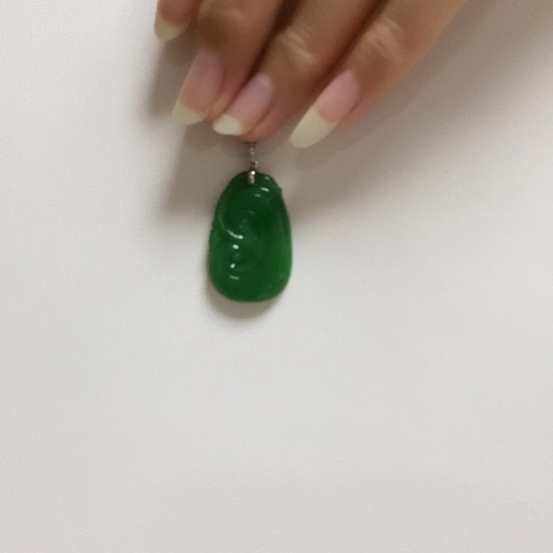 颈饰18K金镶嵌翡翠简单