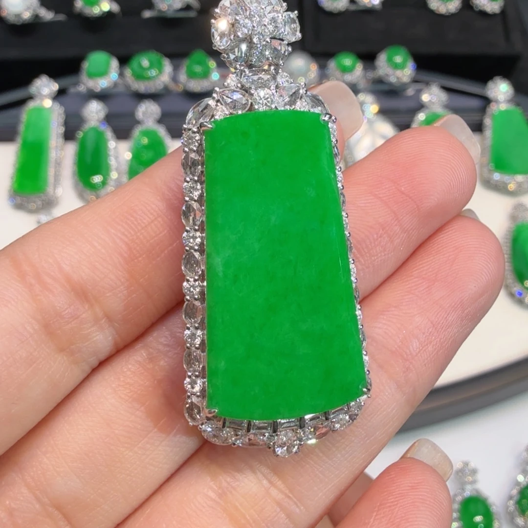 翡翠18K金镶嵌颈饰收到货48小时鉴赏期