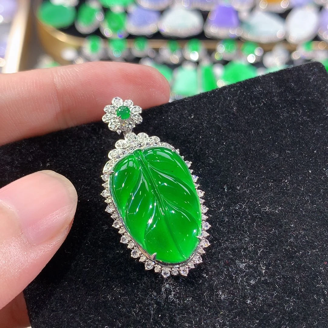 翡翠18K金镶嵌颈饰