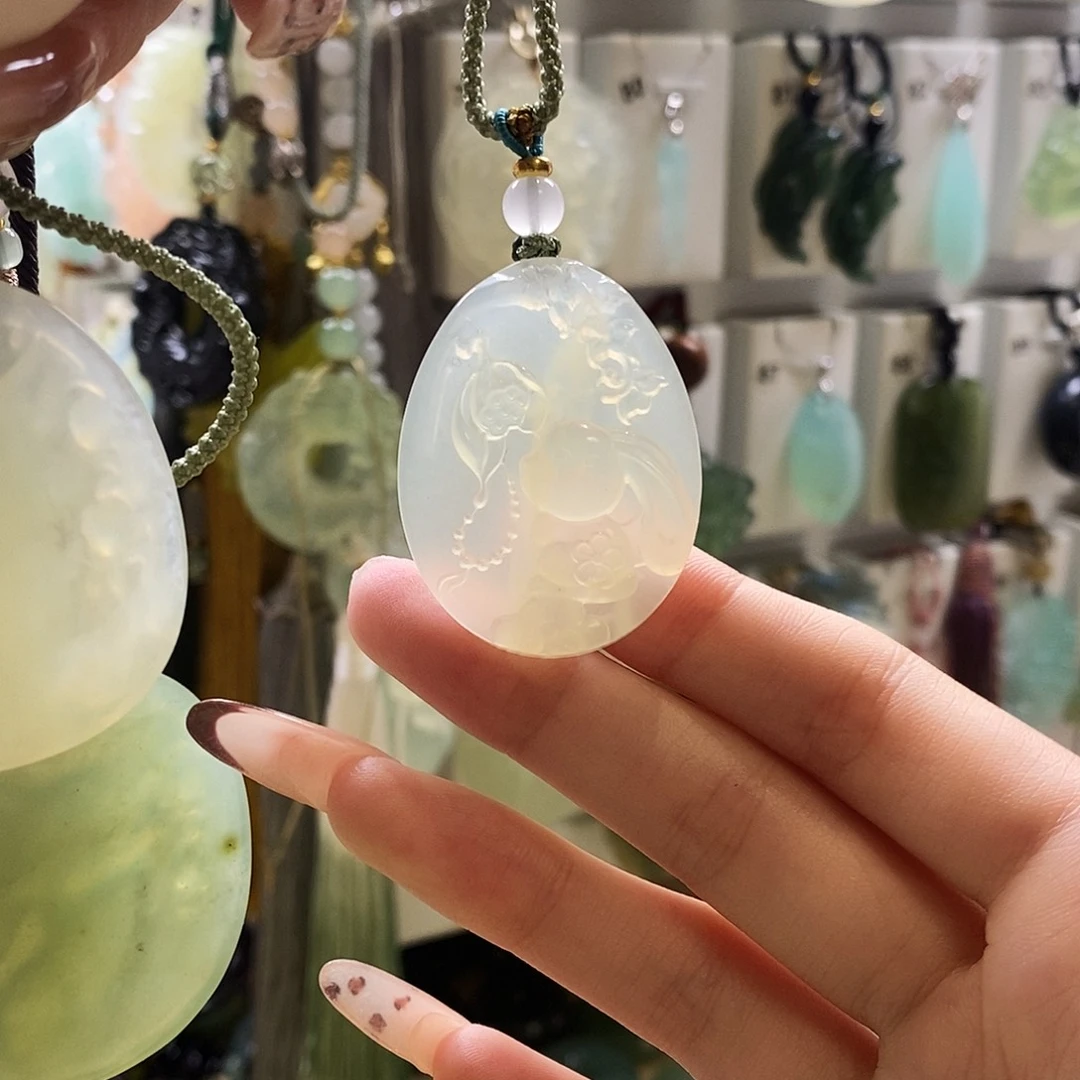 蛇纹石玉未镶嵌颈饰