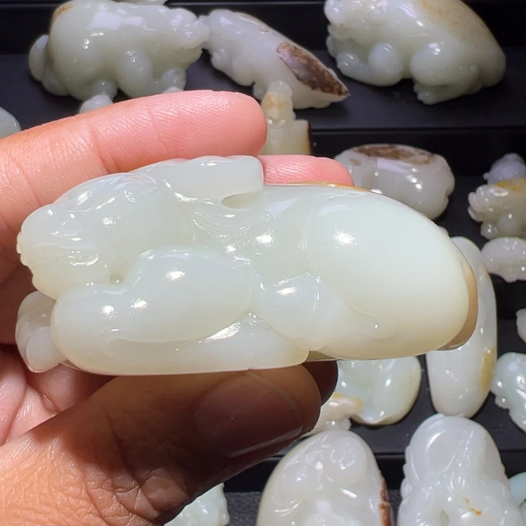 组***卫和田玉未镶嵌颈饰