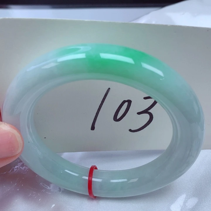 翡翠手镯未镶嵌翡翠