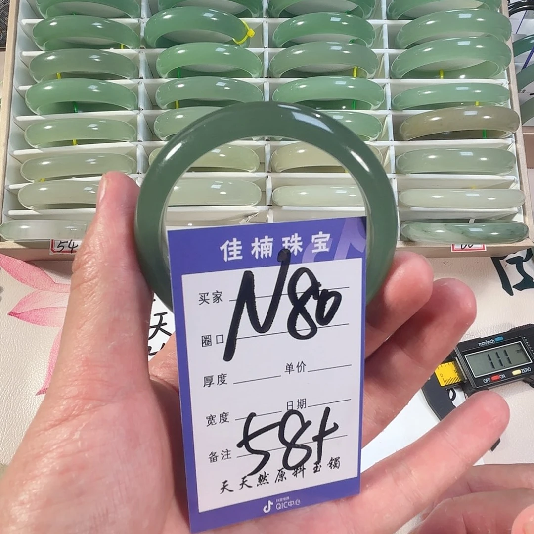 未镶嵌手镯石英质玉