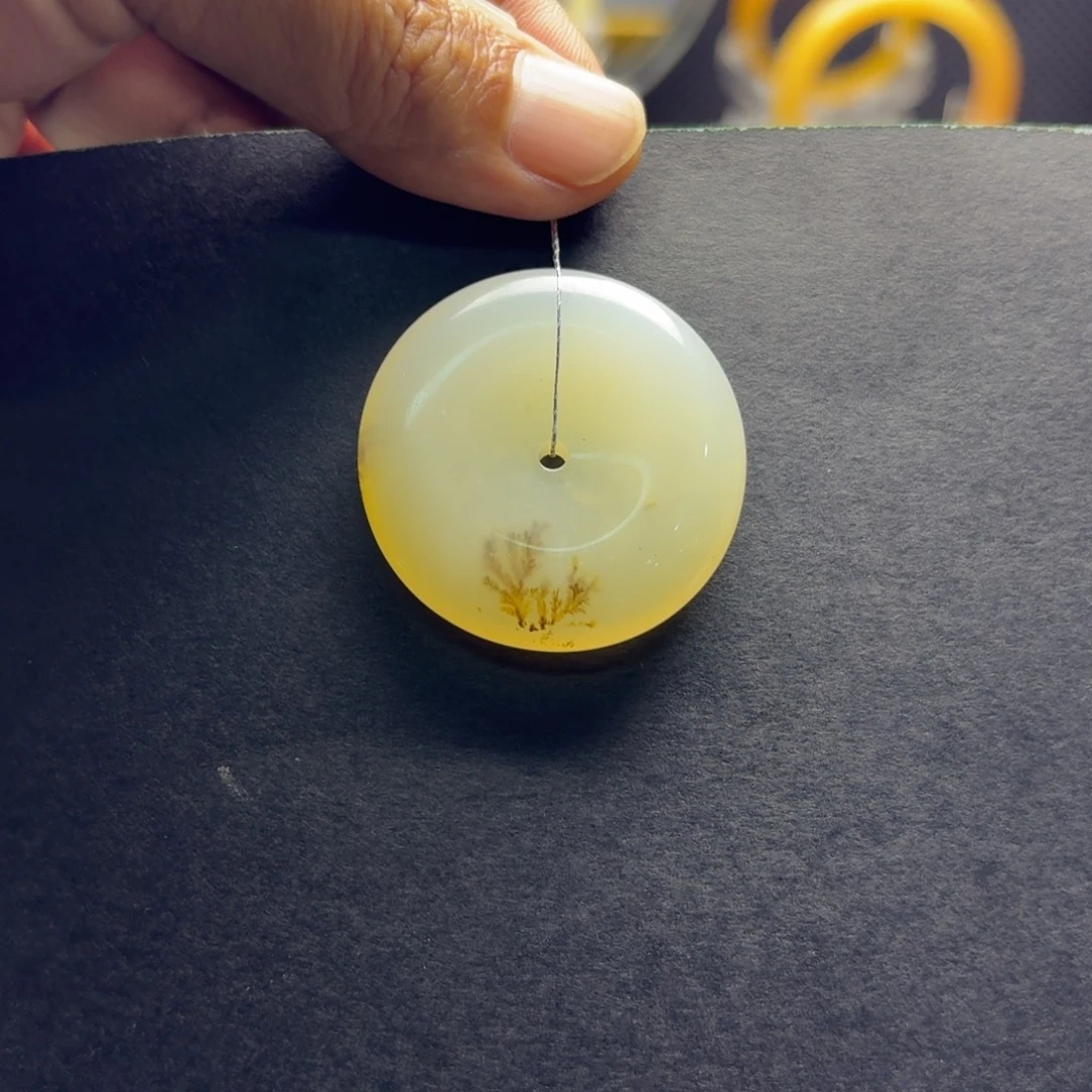 石英质玉（黄龙玉）未镶嵌颈饰2