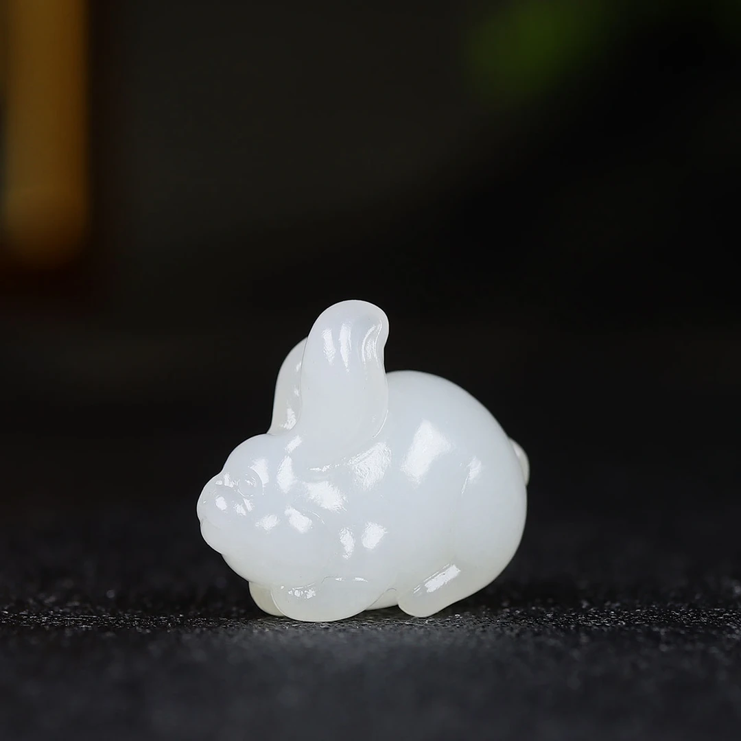 121868和田玉冰白生肖兔挂件