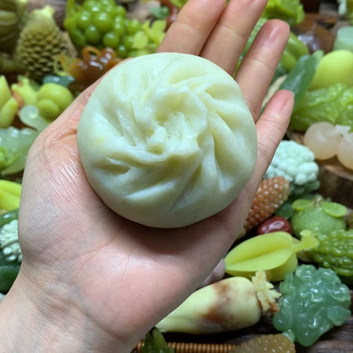蛇纹石玉手把未镶嵌千**?