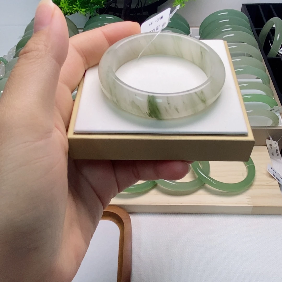 未镶嵌手镯石英质玉天山翠