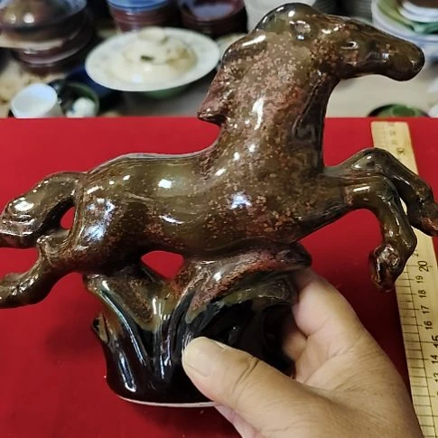 瓷片瓷片，各种摆件，均有瑕疵。沙锅！