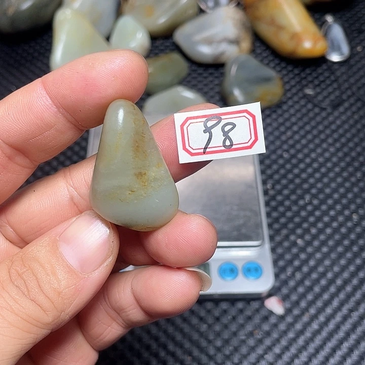 未镶嵌和田玉挂件98