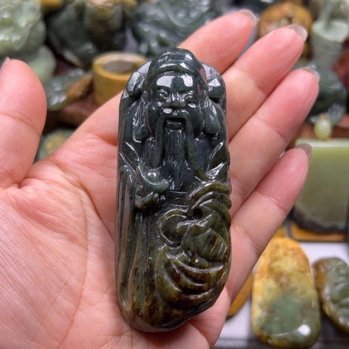 未镶嵌岫岩河磨玉（透闪石质玉）把件