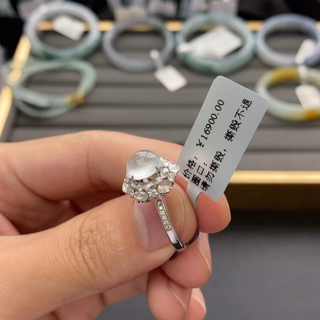 18K金镶嵌戒指翡翠翡翠戒指