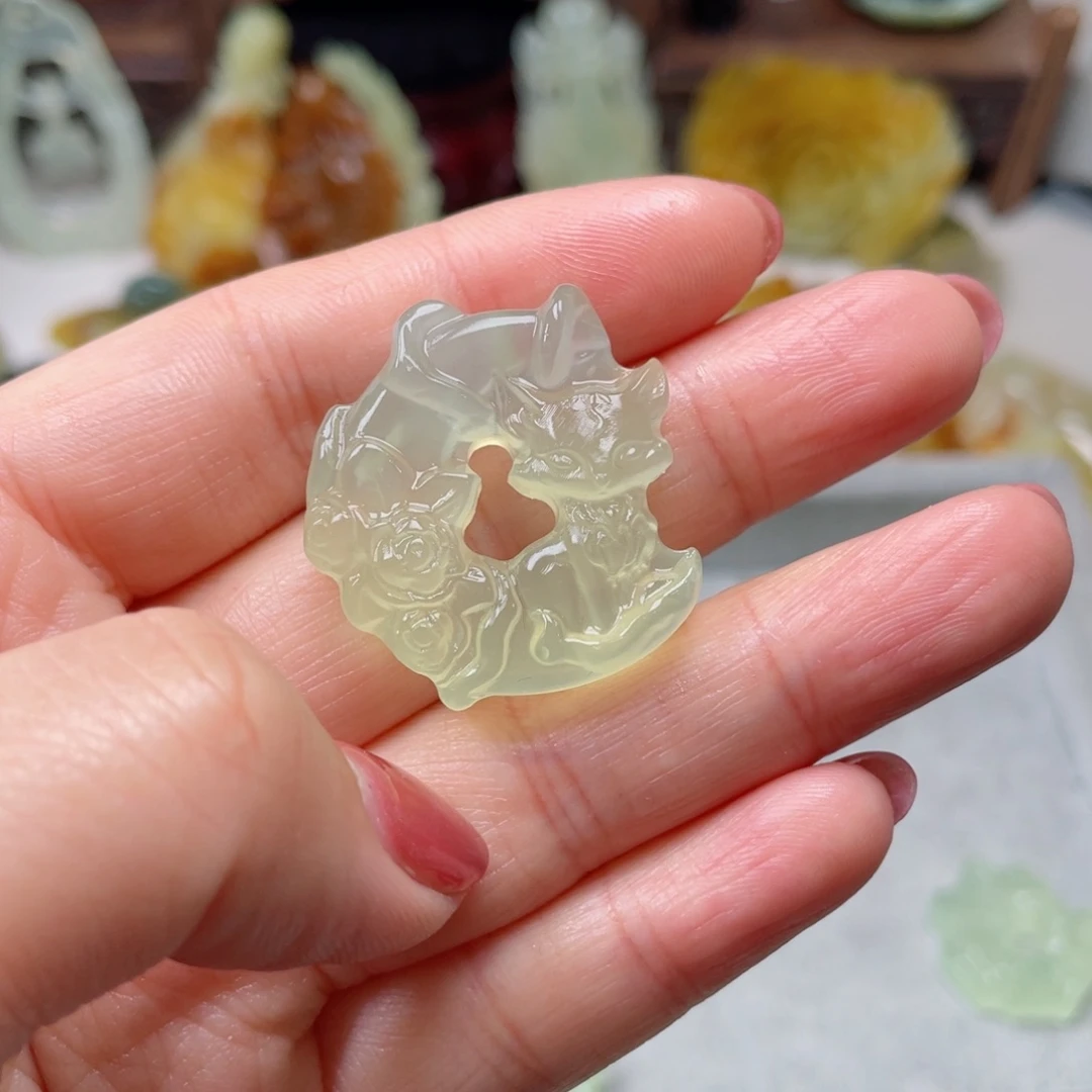 蛇纹石玉颈饰未镶嵌妞*