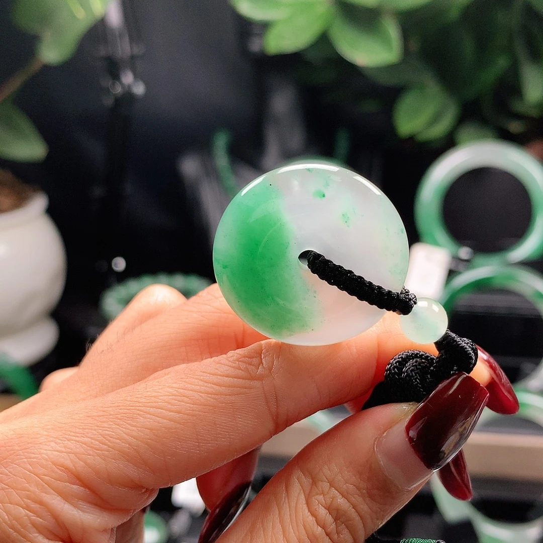 石英质玉未镶嵌吊坠