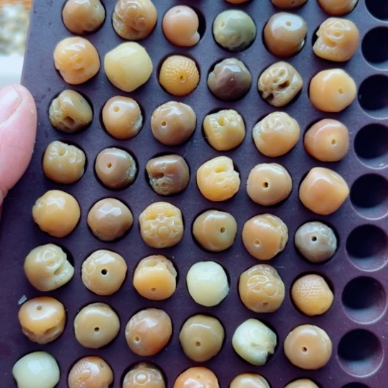 白玉菩提吊坠瑕疵12青提阿呆60颗