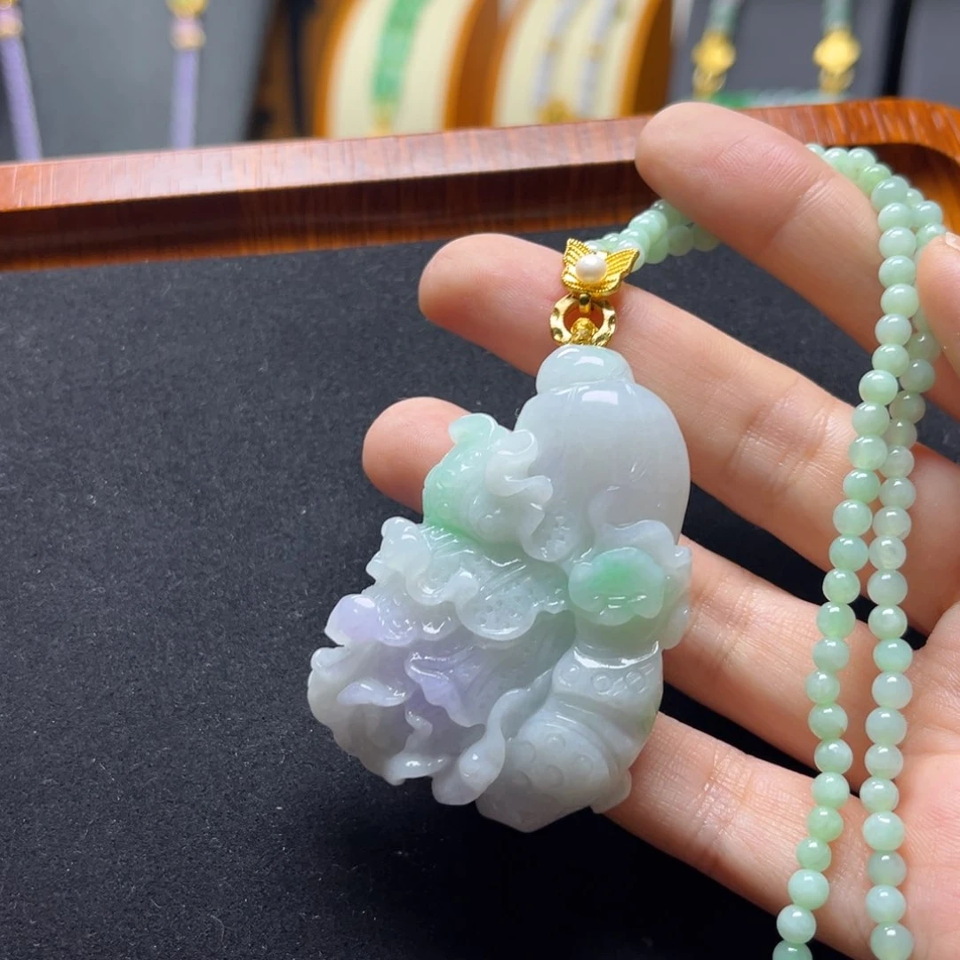 翡翠未镶嵌颈饰白菜