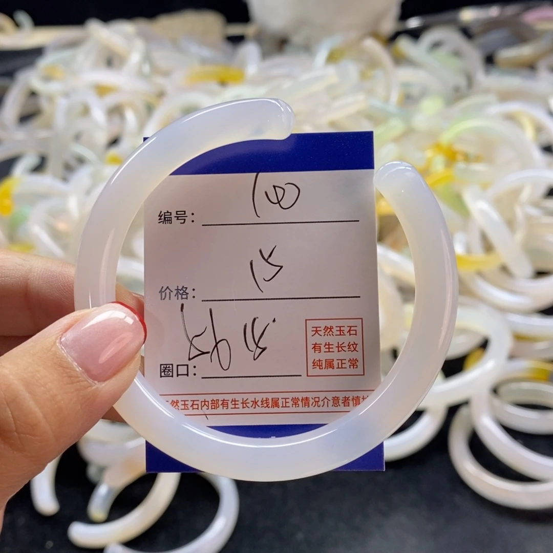 手镯玛瑙/玉髓未镶嵌100