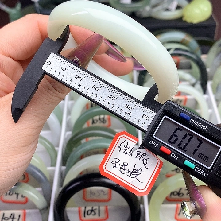 蛇纹石玉手镯未镶嵌1064