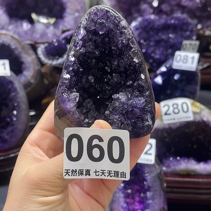 未镶嵌水晶大型摆件（非配饰）