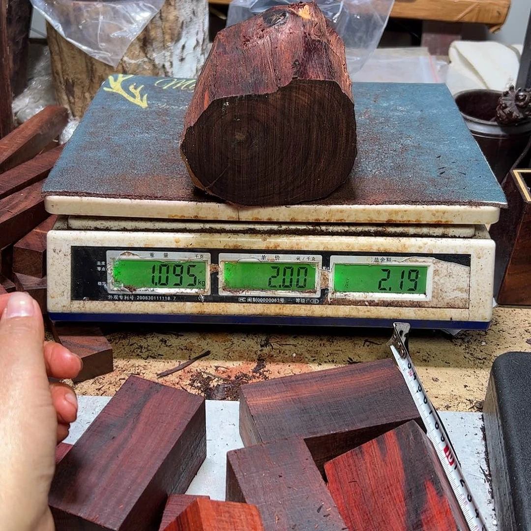 张***志檀香紫檀（小叶紫檀）
