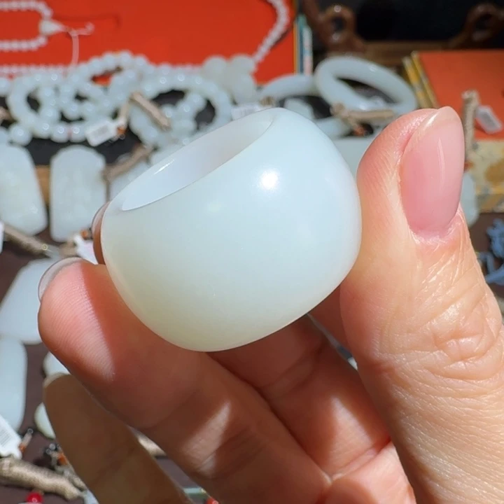 建***和田玉未镶嵌颈饰