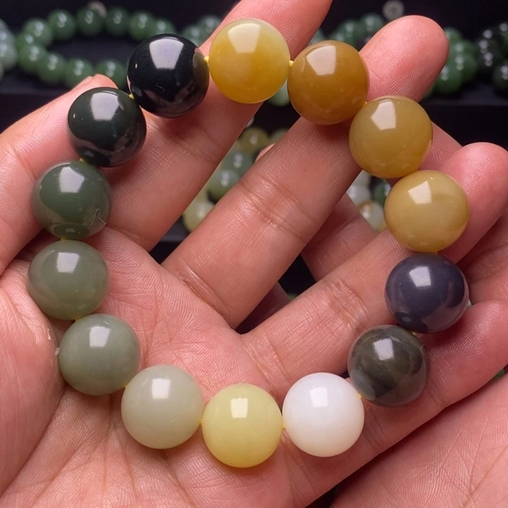 和田玉未镶嵌手串