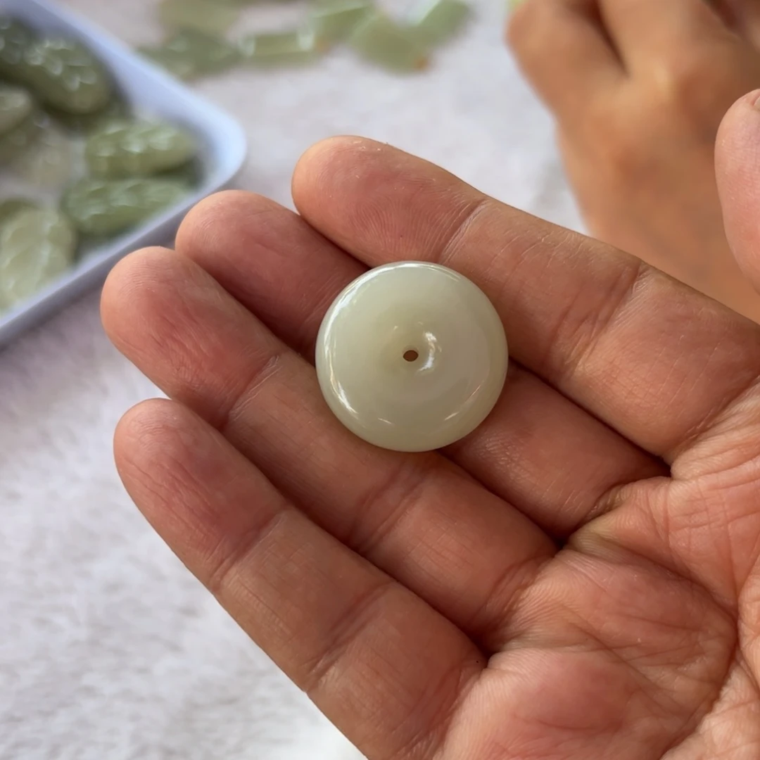 和田玉未镶嵌挂件平安扣24尺寸。定制不退换