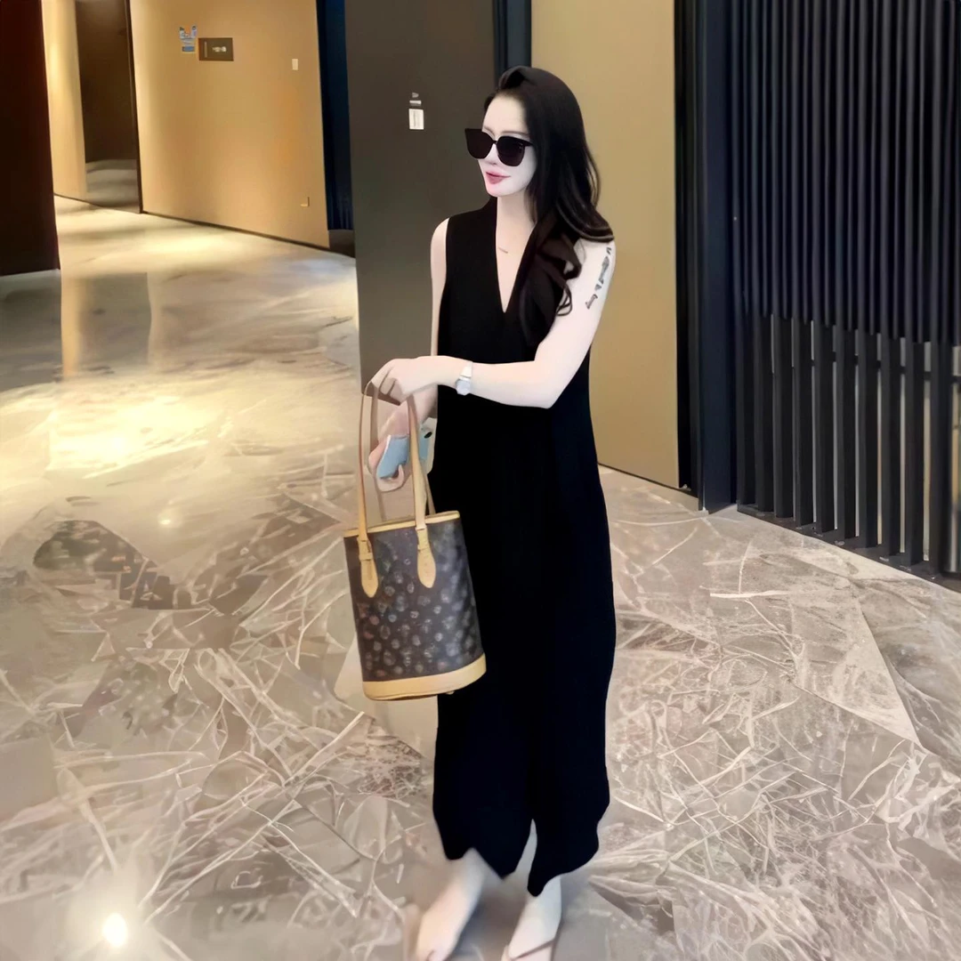 VOCKOO官方韩系气质轻奢高端V领无袖长款连衣裙女2025新款显瘦不