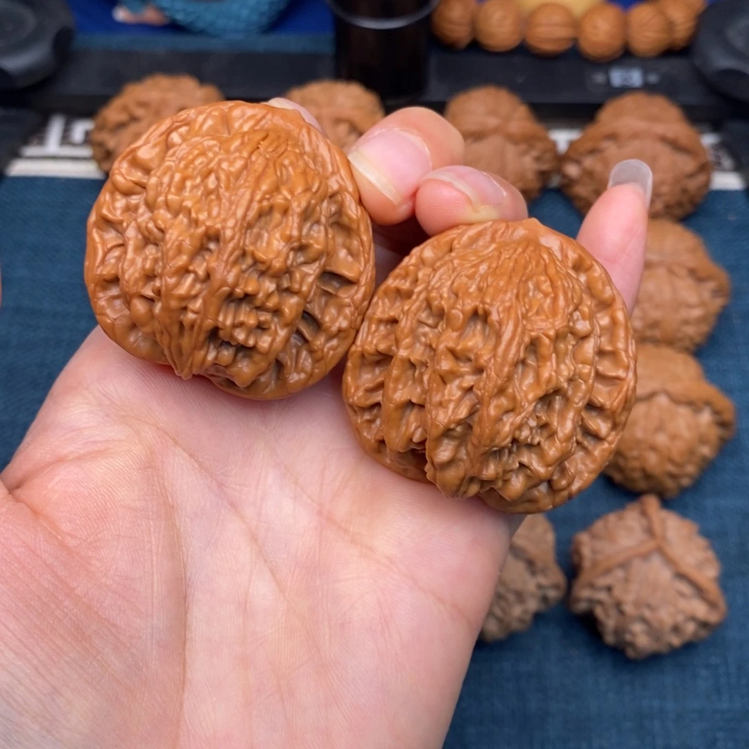 文玩核桃把件40粗筋虎头