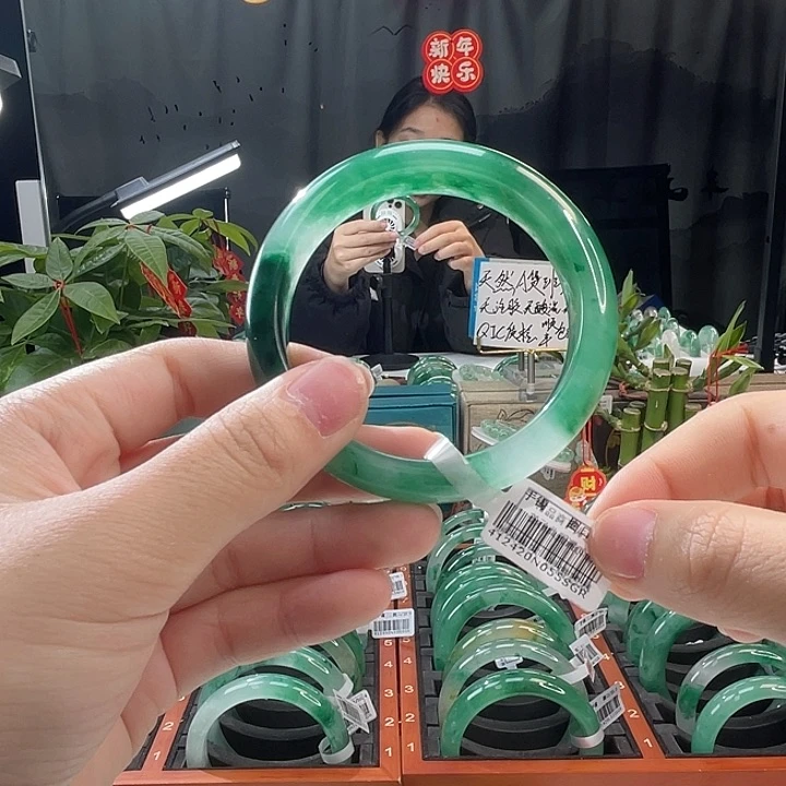 石英质玉手镯未镶嵌