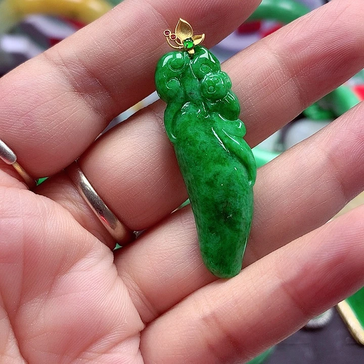 翡翠18K金镶嵌颈饰翡翠