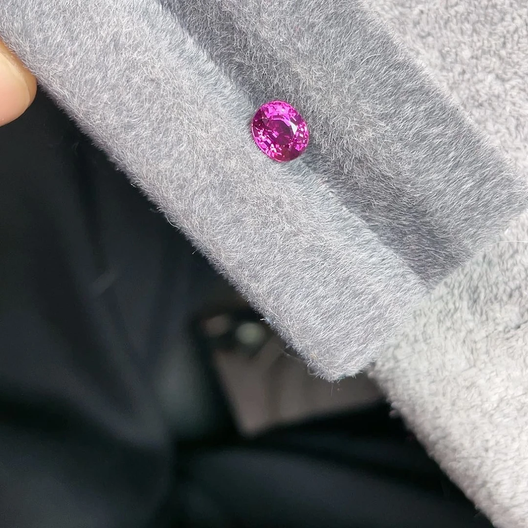 石榴石裸石未镶嵌1.71Ct。