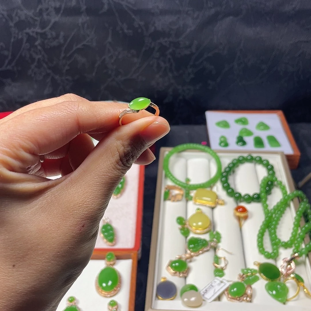 和田玉戒指18K金镶嵌