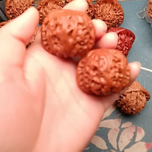 文玩核桃吊坠元宝