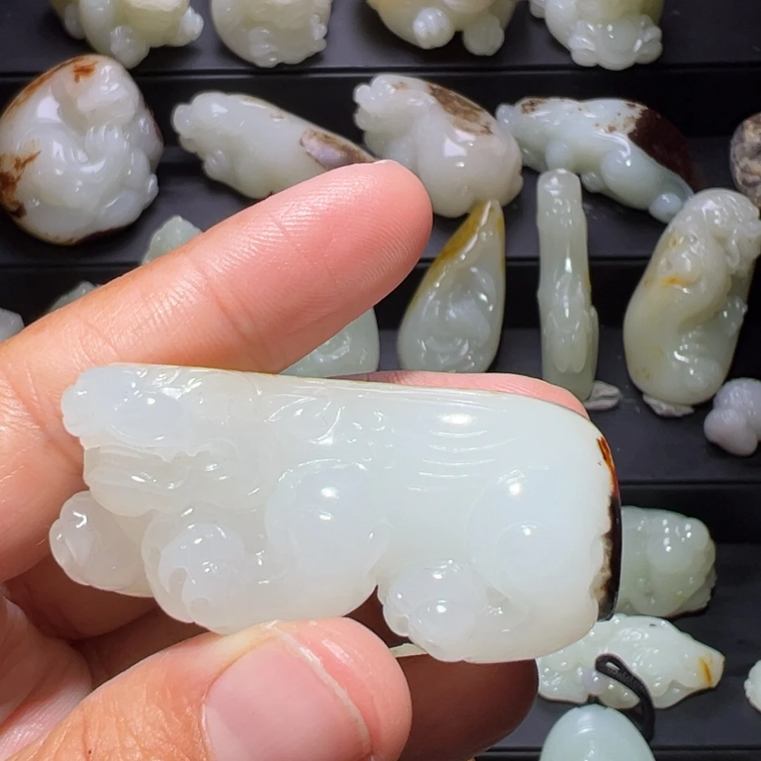 用***8和田玉未镶嵌颈饰