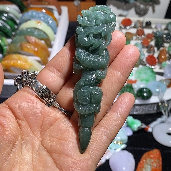 翡翠未镶嵌吊坠(赠链)