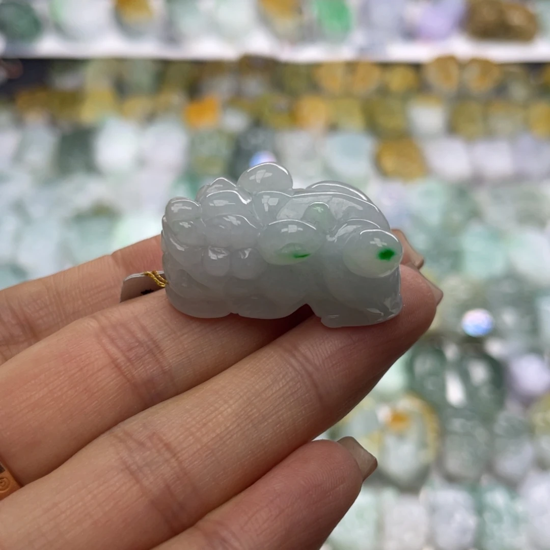 翡翠未镶嵌颈饰貔貅