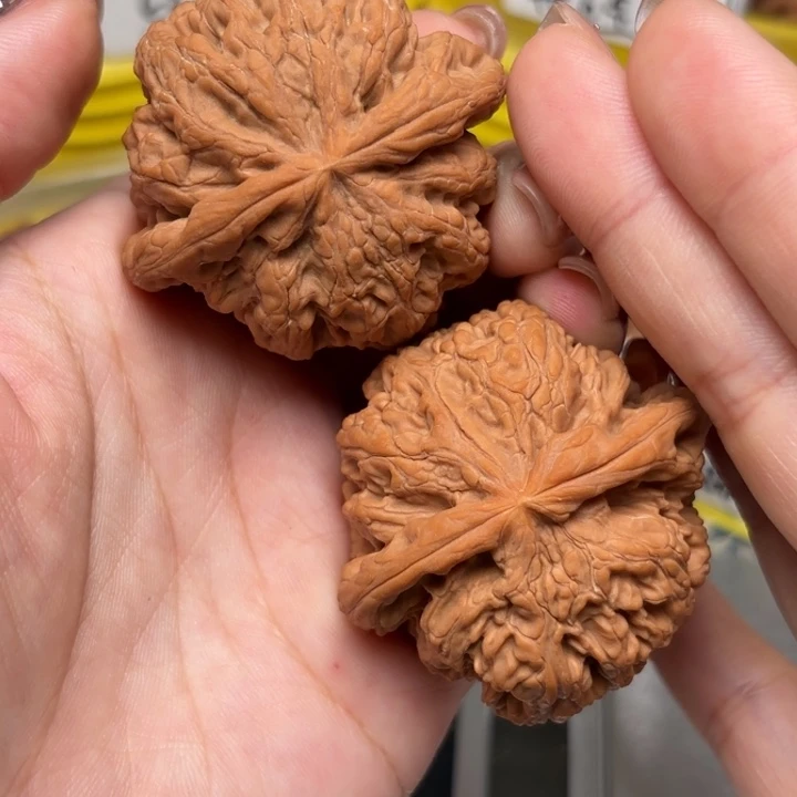 小***哥文玩核桃吊坠49-35574-02