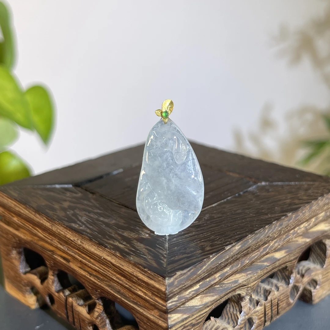 JTA12-36 天然缅甸翡翠A货 18K金扣年年有余