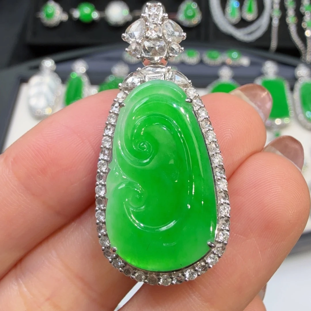 翡翠18K金镶嵌颈饰收到货48小时鉴赏期