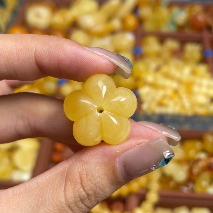 轻***山蜜蜡未镶嵌珠宝奇石满蜡妖花五瓣花