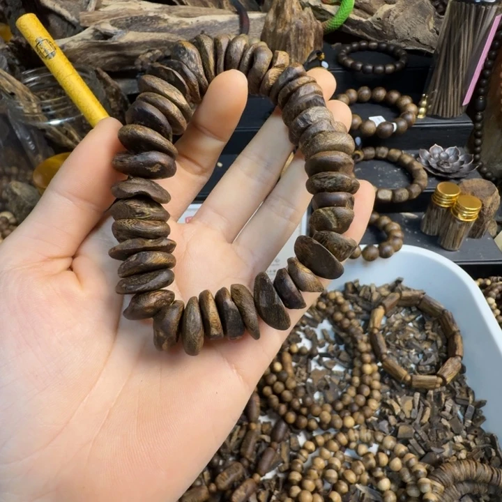 佳***丽沉香沉香碎屑海南留疤1.5大28克➕沉香碎屑多样性