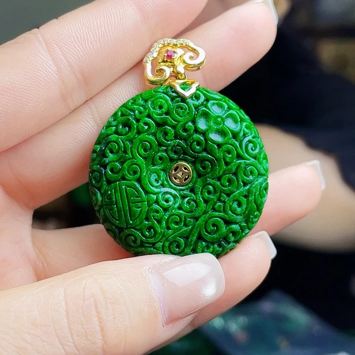 翡翠18K金镶嵌颈饰多样性