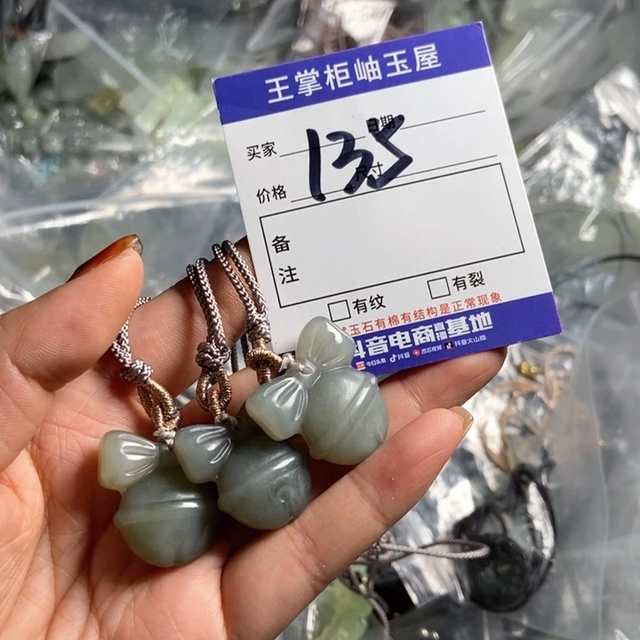 岫玉吊坠吊坠未镶嵌多样性，发一个