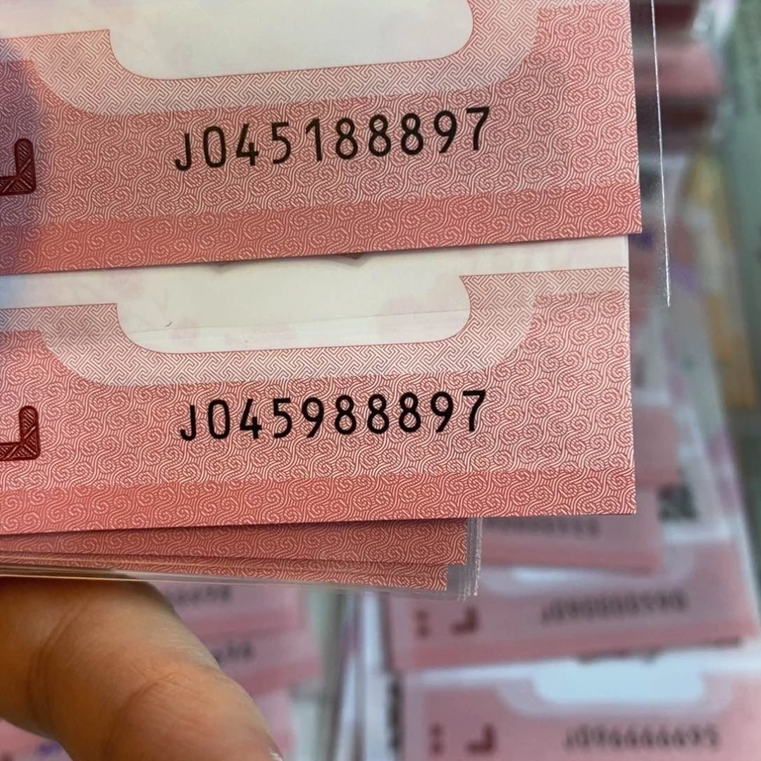塑料8897两张，，，，。。。。。