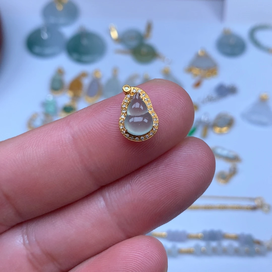 吊坠(不含链)18K金镶嵌翡翠葫芦