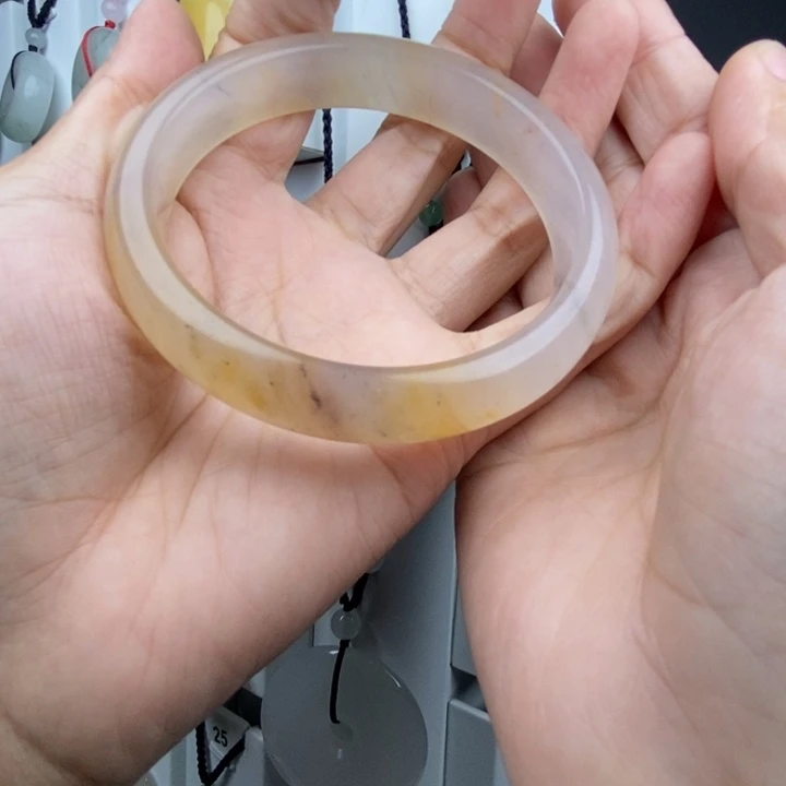 余****石英质玉未镶嵌手镯