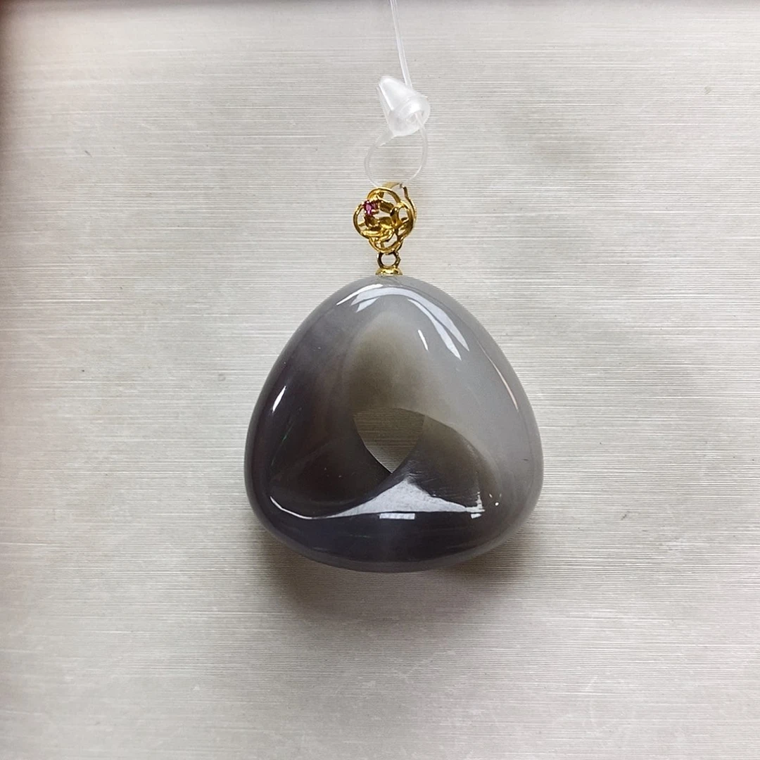 和田玉18K金镶嵌颈饰