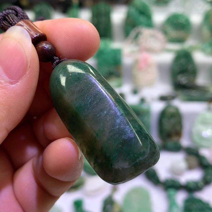 独山玉未镶嵌颈饰