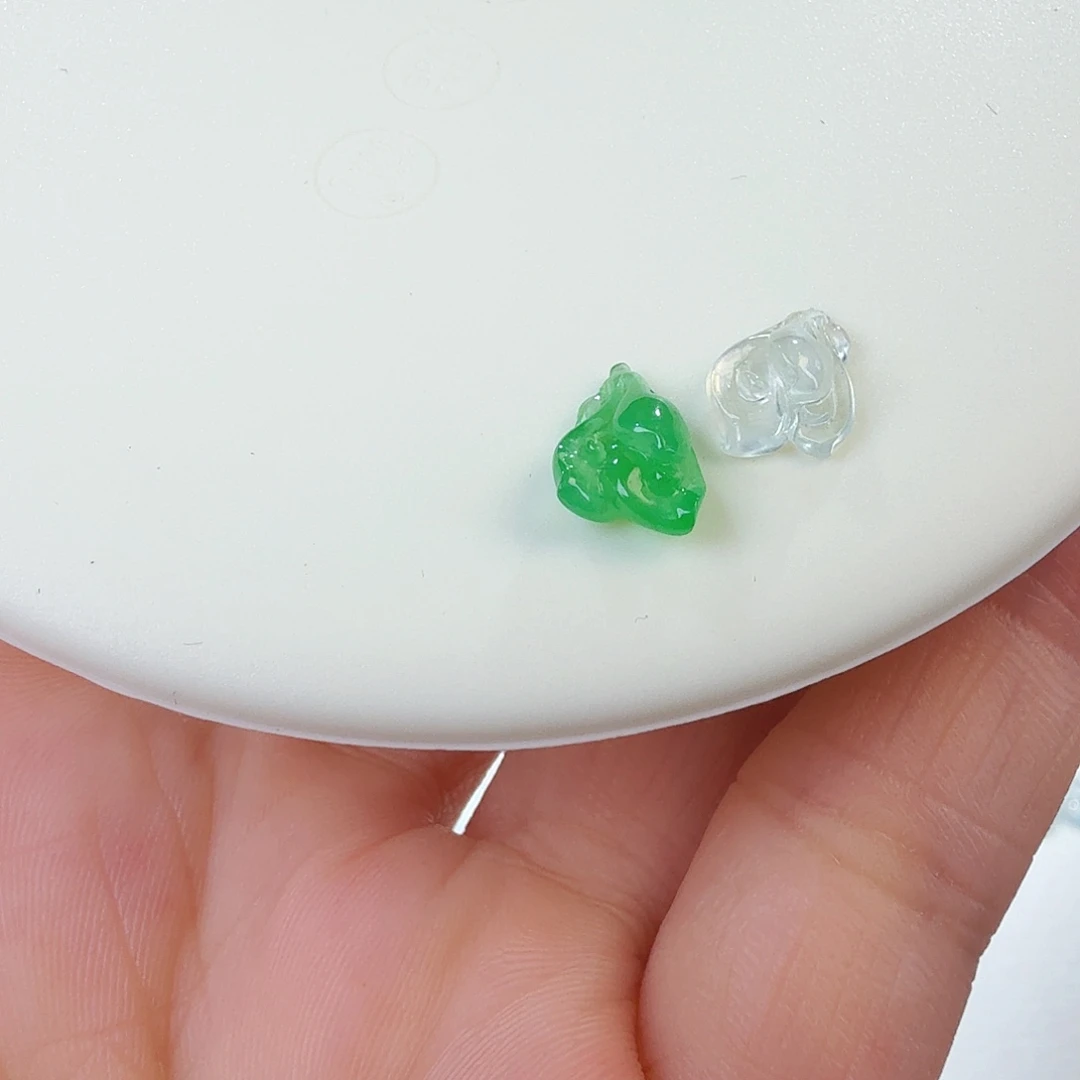 翡翠裸石玉兰花一对